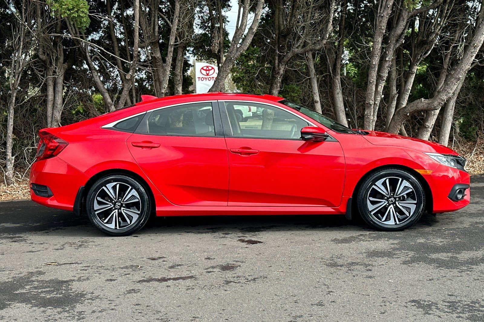 Used 2018 Honda Civic EX-L image 3