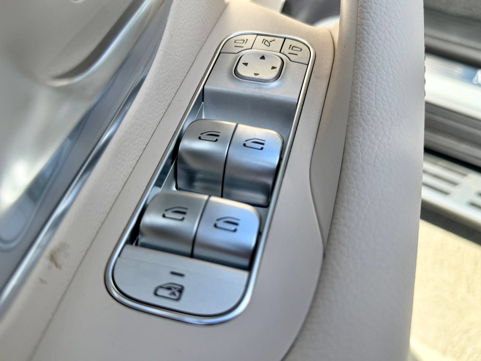 New 2026 Mercedes-Benz GLS 450 4MATIC image 17