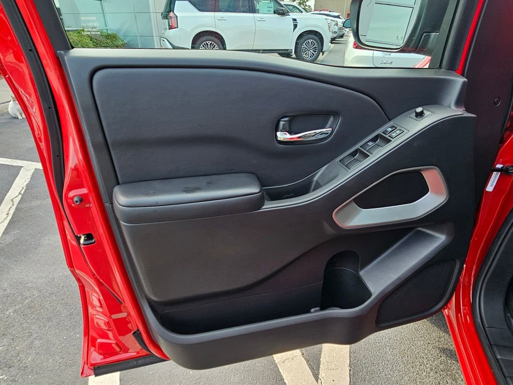 Used 2025 Nissan Frontier SV image 12