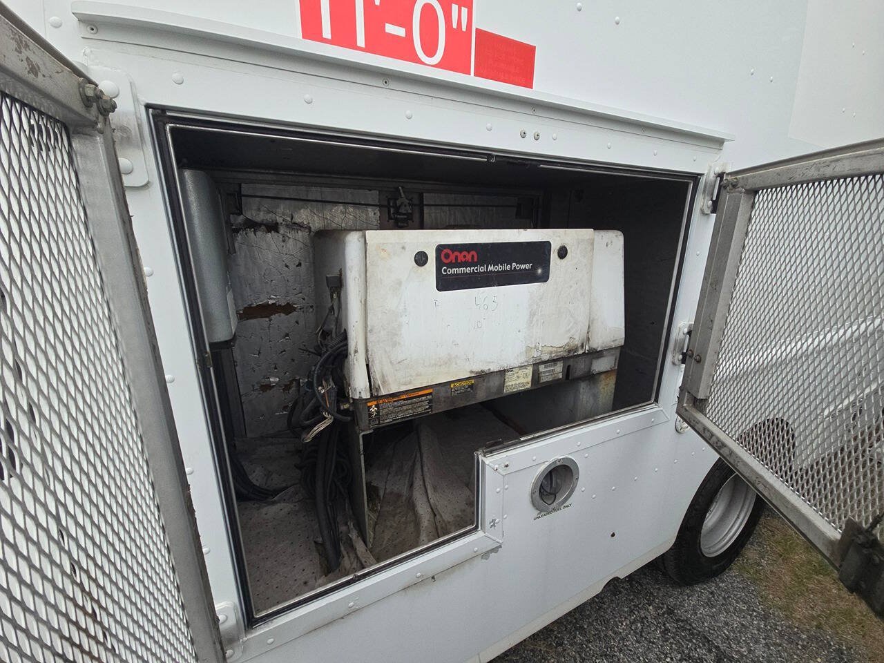 Used 2009 Chevrolet Express 3500 RWD image 29