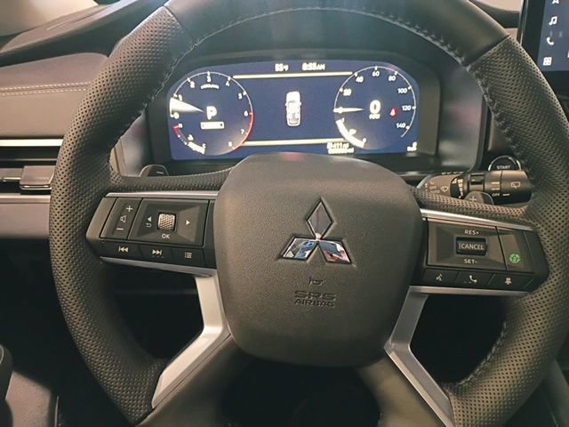 New 2026 Mitsubishi Outlander SE image 13