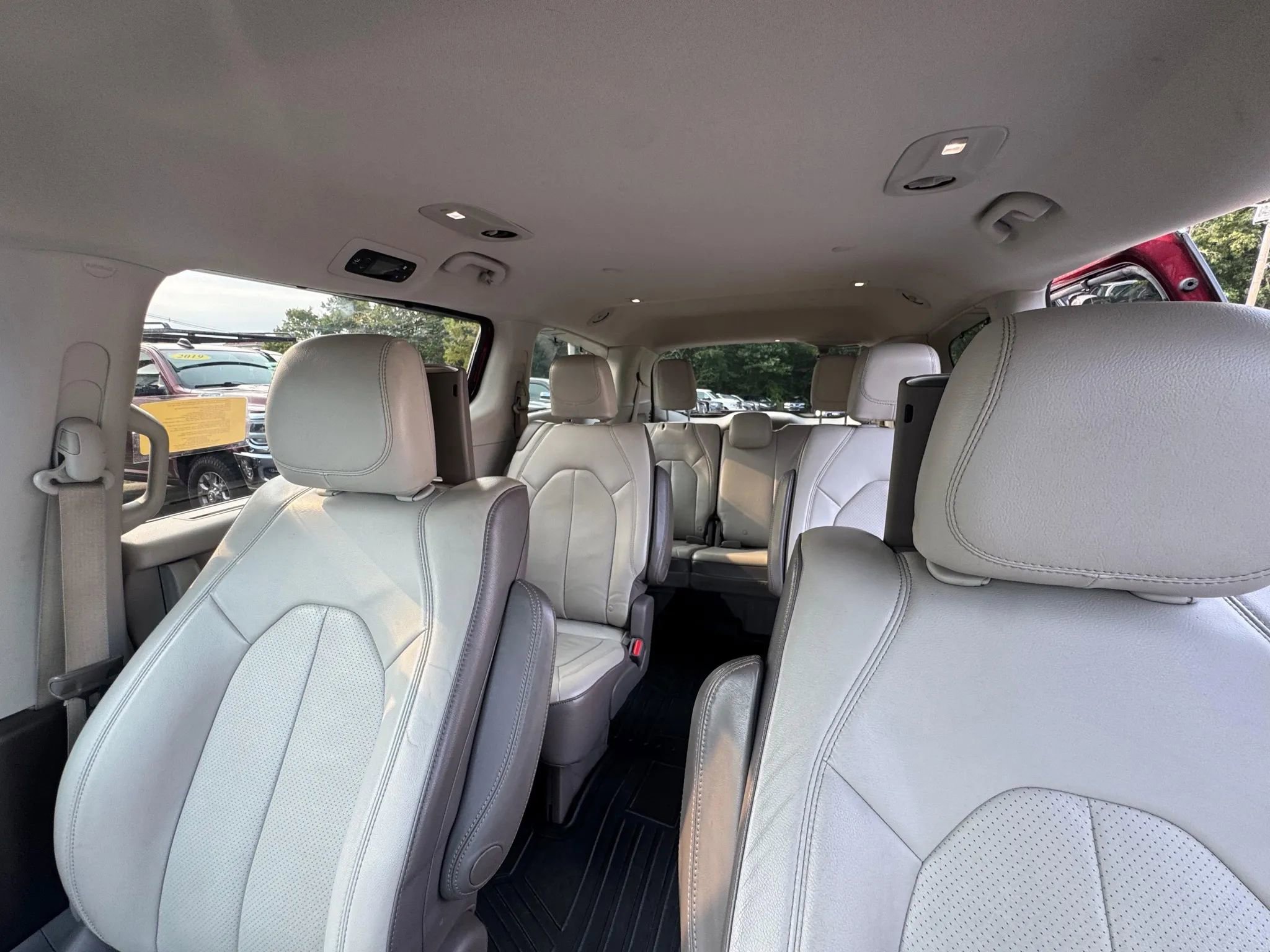 Used 2017 Chrysler Pacifica Touring-L Plus image 29