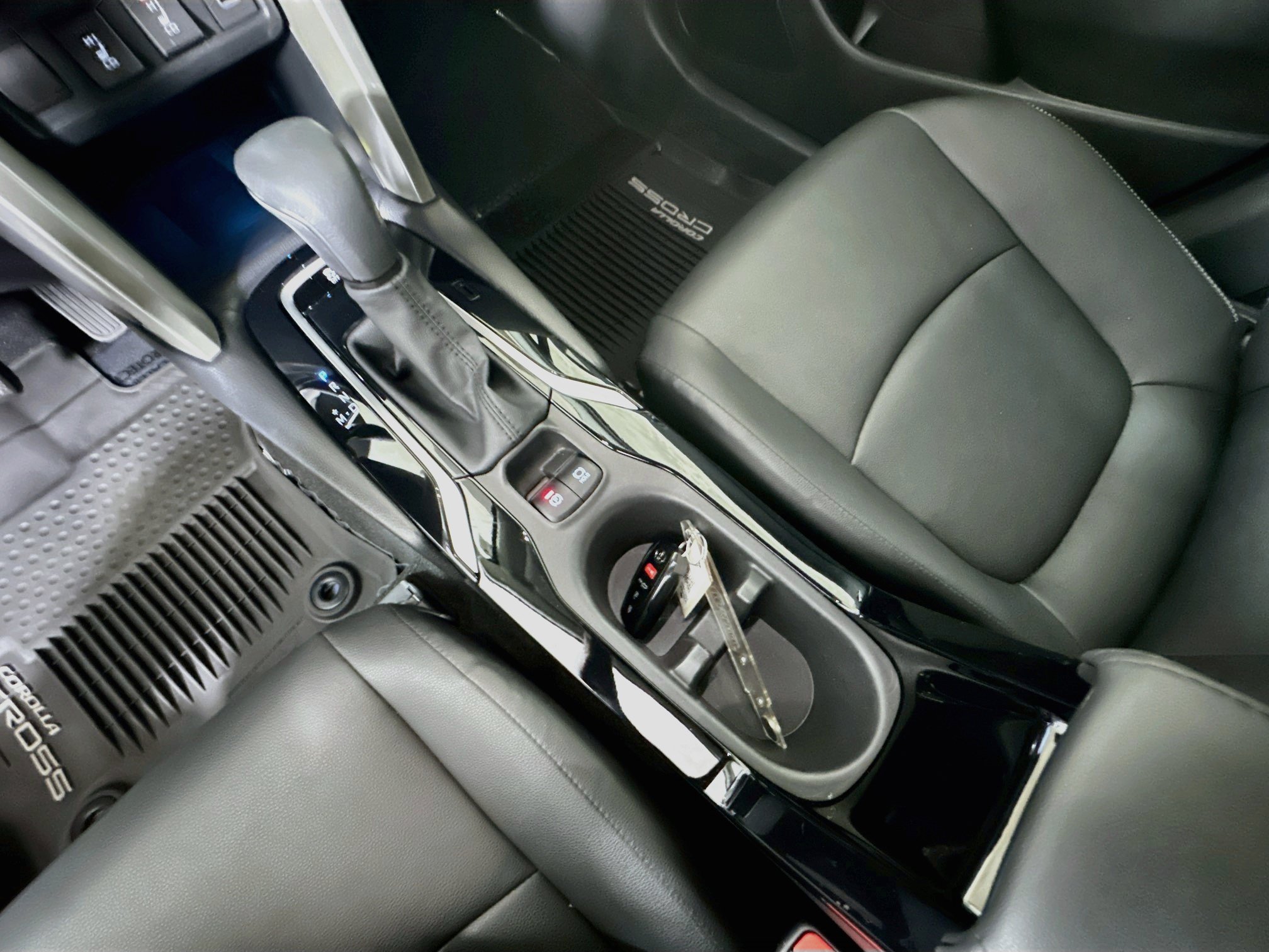 Used 2023 Toyota Corolla Cross XLE w/ Convenience Package FWD image 22