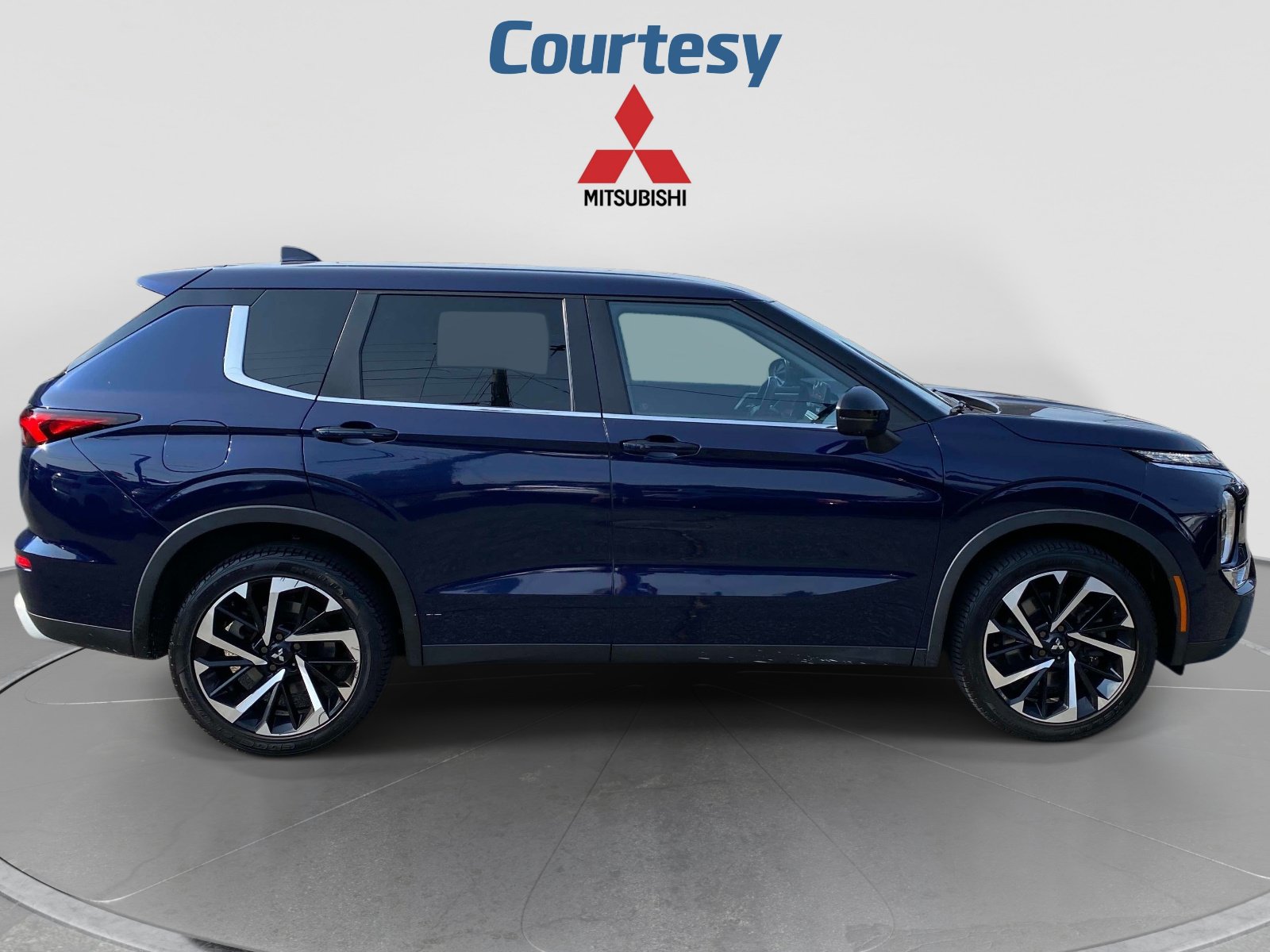 Used 2022 Mitsubishi Outlander SE AWD/4WD image 7