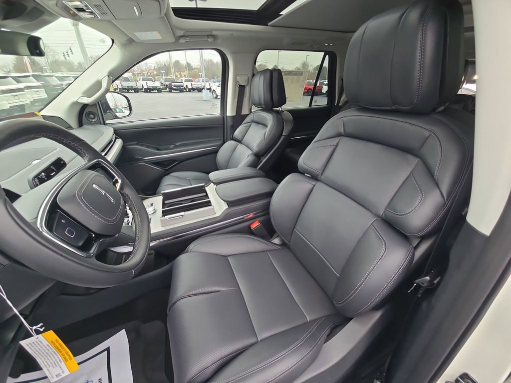 New 2025 Lincoln Navigator Reserve AWD/4WD image 16