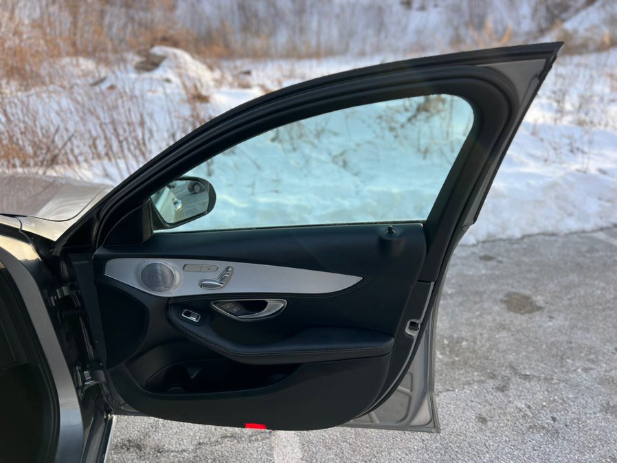 Used 2015 Mercedes-Benz C 300 4MATIC Sedan image 29