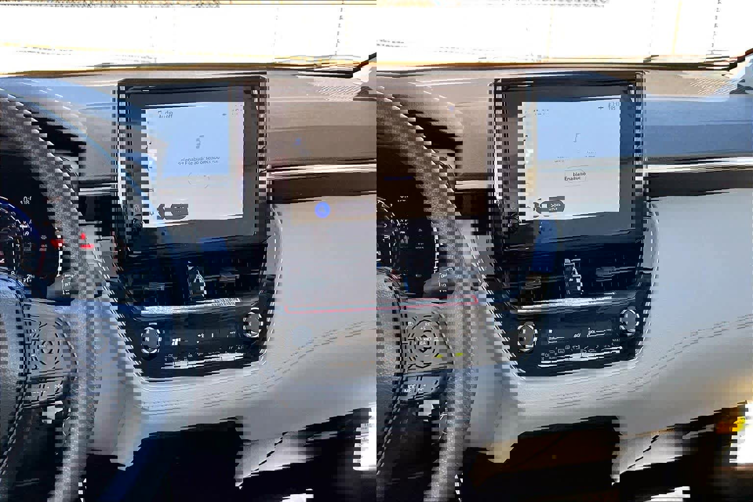 Used 2026 Toyota Corolla Cross L image 7