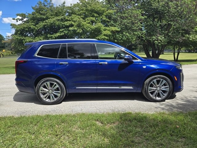 Used 2025 Cadillac XT6 Premium Luxury image 12
