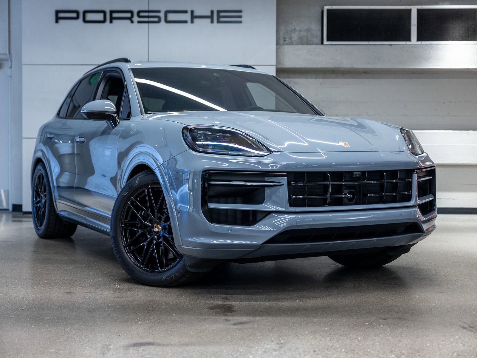 Certified 2025 Porsche Cayenne GTS image 9