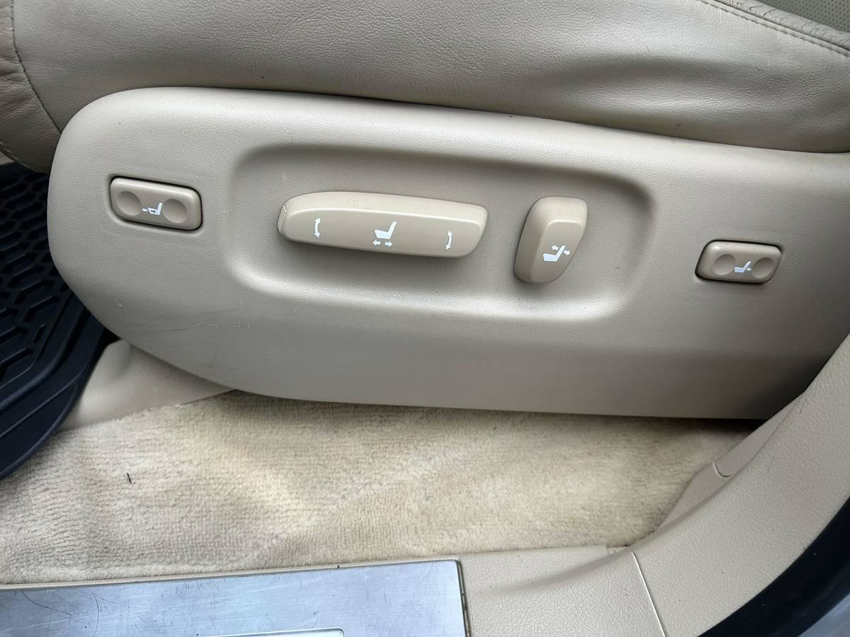 Used 2010 Lexus LX 570 4WD image 12