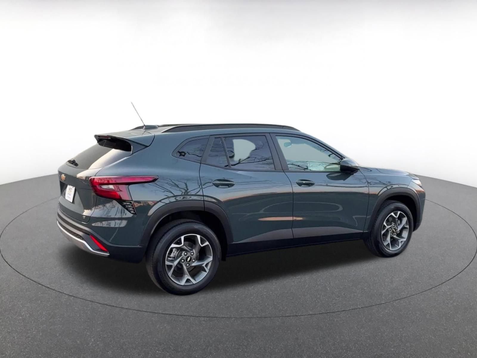 Used 2025 Chevrolet Trax LT w/ LT Convenience Package image 15