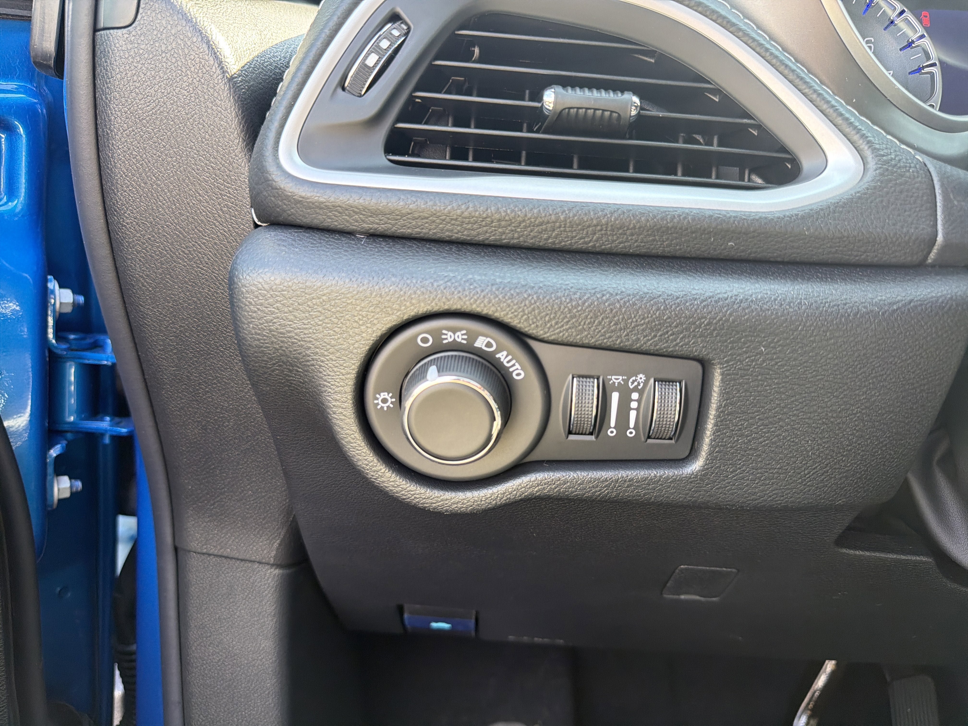 New 2027 Chrysler Pacifica Select AWD/4WD image 28