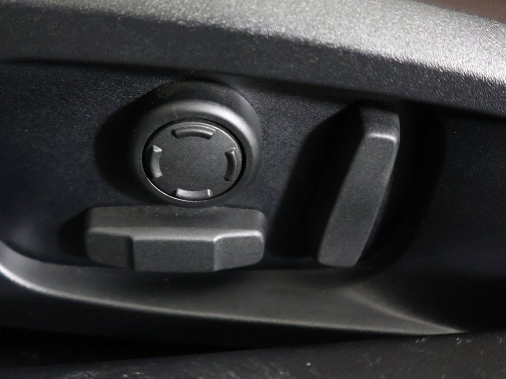 Used 2024 Jaguar XF R-Dynamic SE image 38