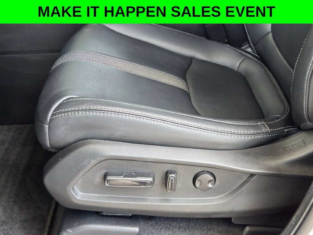 Used 2025 Honda Pilot Touring image 13