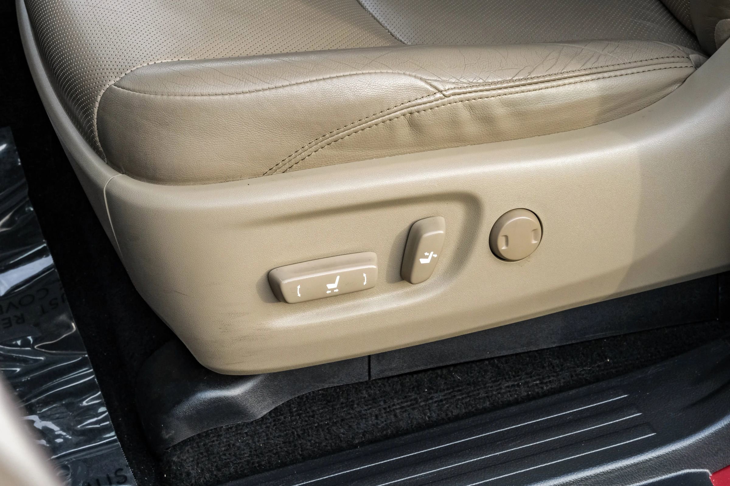 Used 2014 Toyota 4Runner Limited image 34