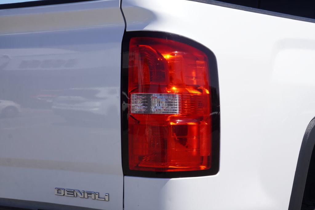 Used 2018 GMC Sierra 2500 Denali w/ Duramax Plus Package AWD/4WD image 12