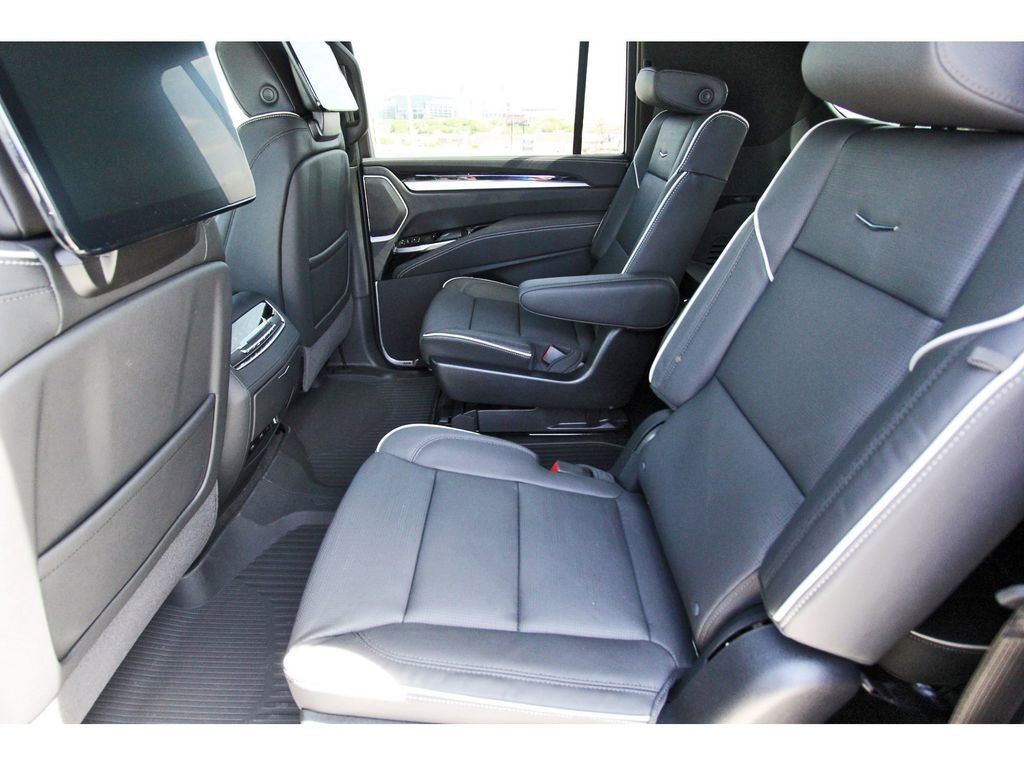 New 2026 Cadillac Escalade ESV Sport w/ Touring Package AWD/4WD image 7