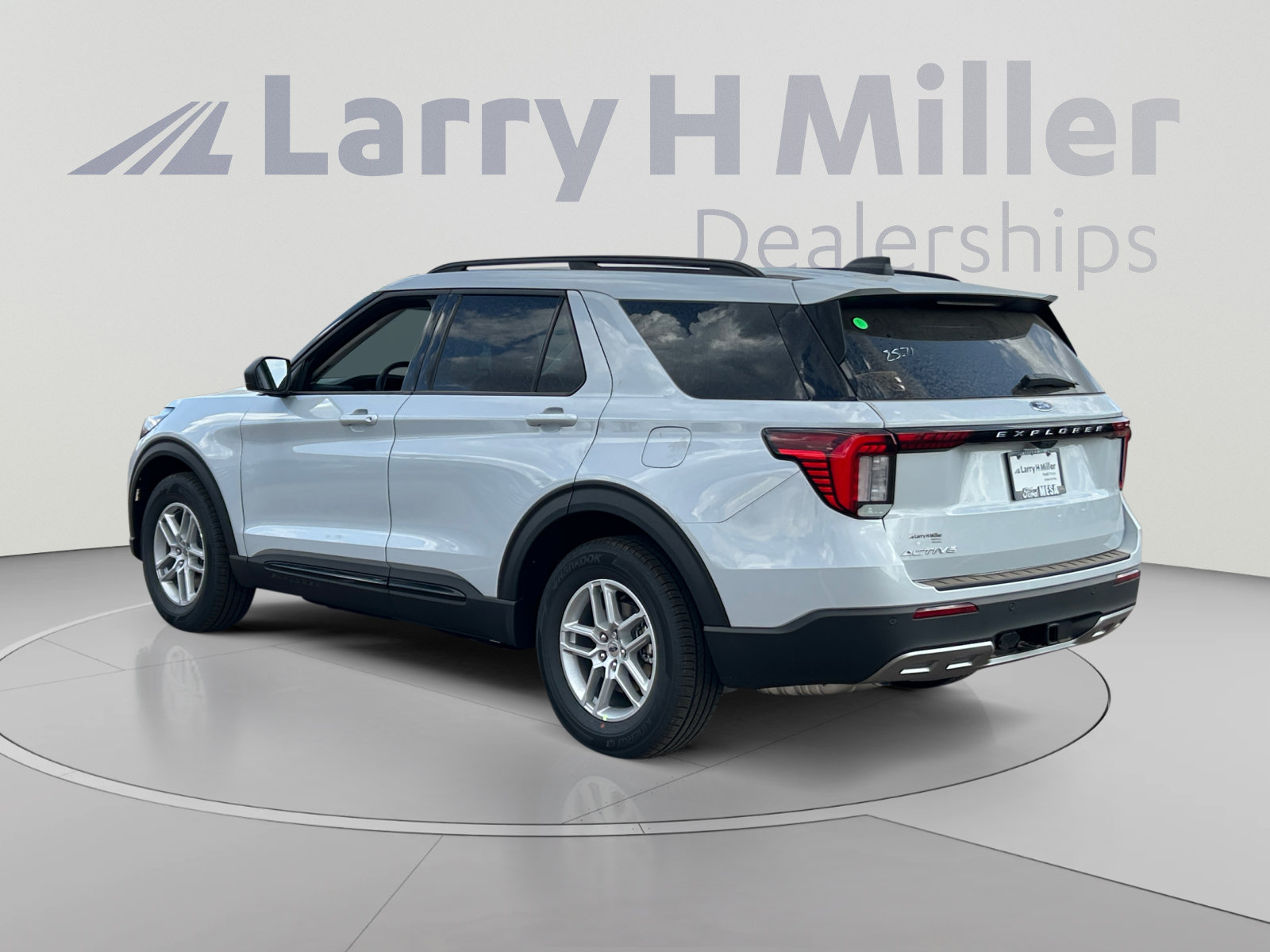 New 2026 Ford Explorer Active w/ Active Comfort Package RWD image 3