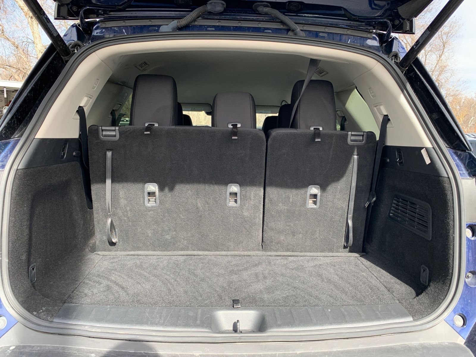 Used 2025 Nissan Pathfinder SV image 34