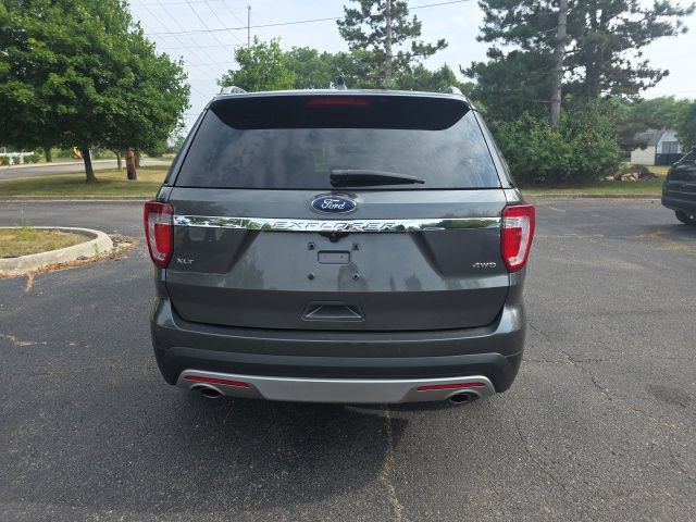 Used 2016 Ford Explorer XLT w/ Equipment Group 202A AWD/4WD image 9