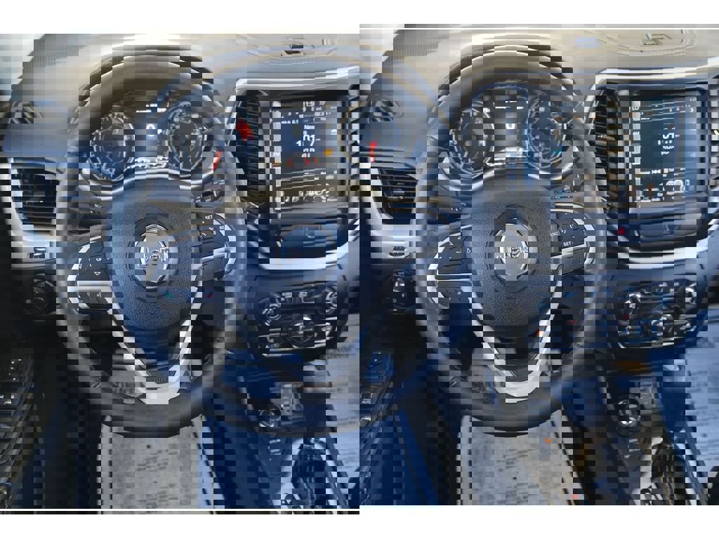 Used 2016 Jeep Cherokee Limited w/ Luxury Group image 15