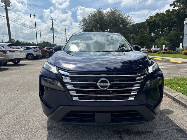 Used 2025 Nissan Rogue SV AWD/4WD image 3