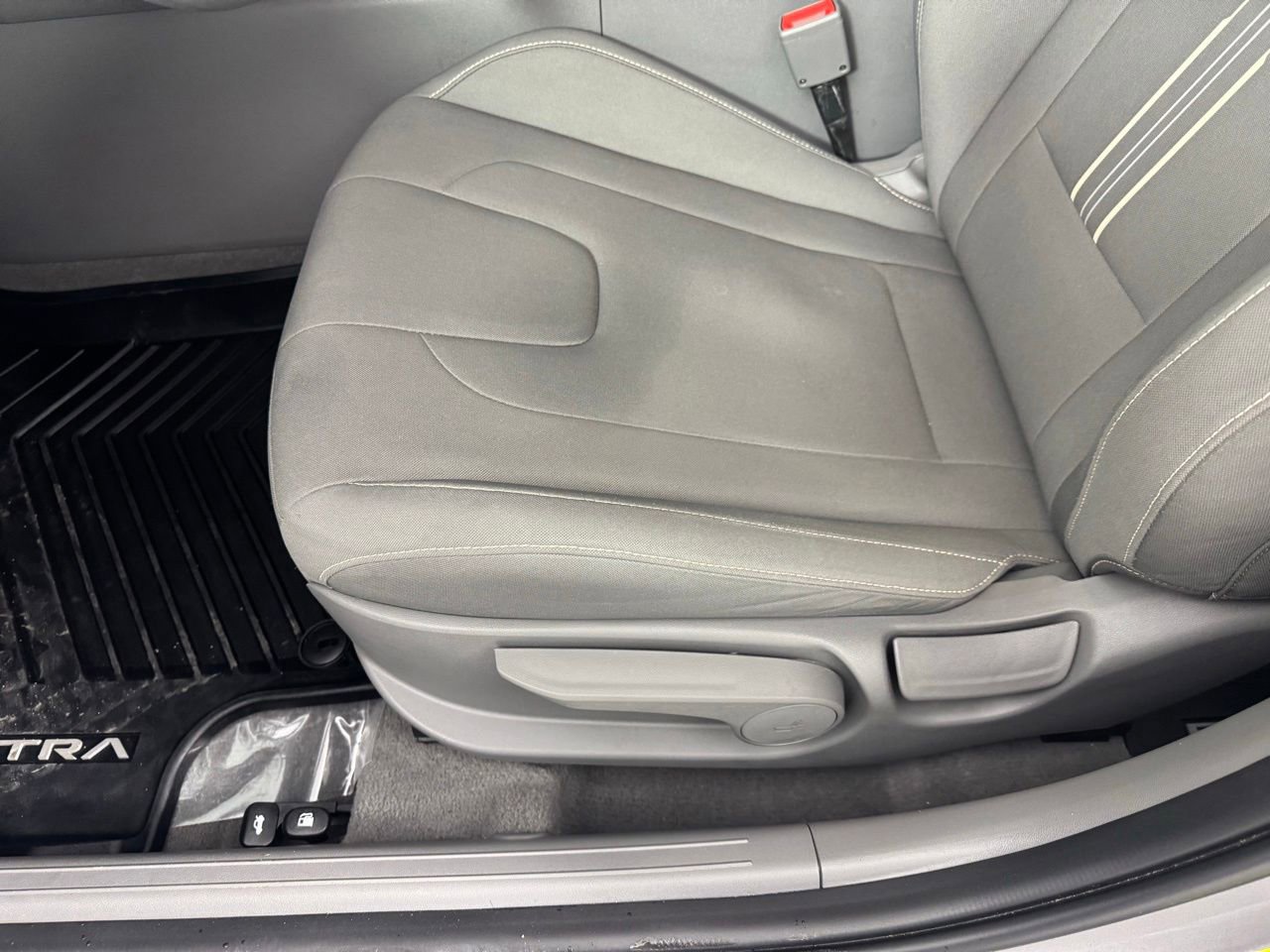 Used 2022 Hyundai Elantra SEL image 12