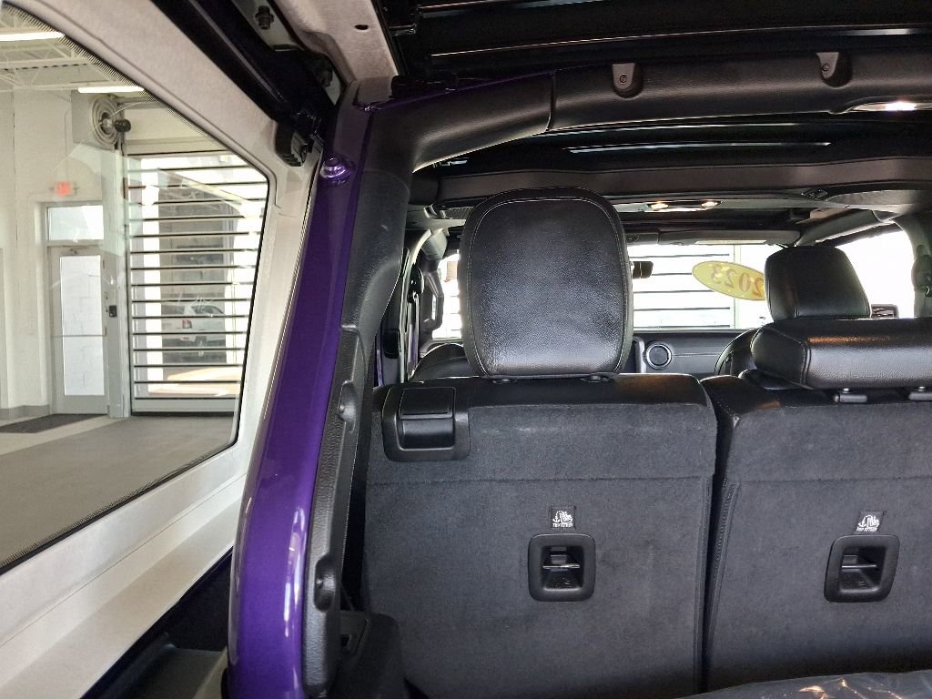 Used 2023 Jeep Wrangler Unlimited Sahara w/ Cold Weather Group AWD/4WD image 17