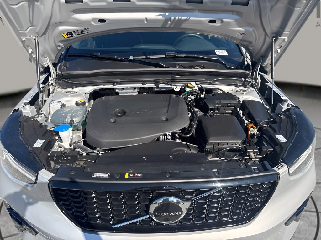 Used 2025 Volvo XC40 B5 Plus AWD/4WD image 30