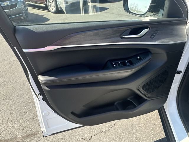 Used 2023 Jeep Grand Cherokee Limited image 23