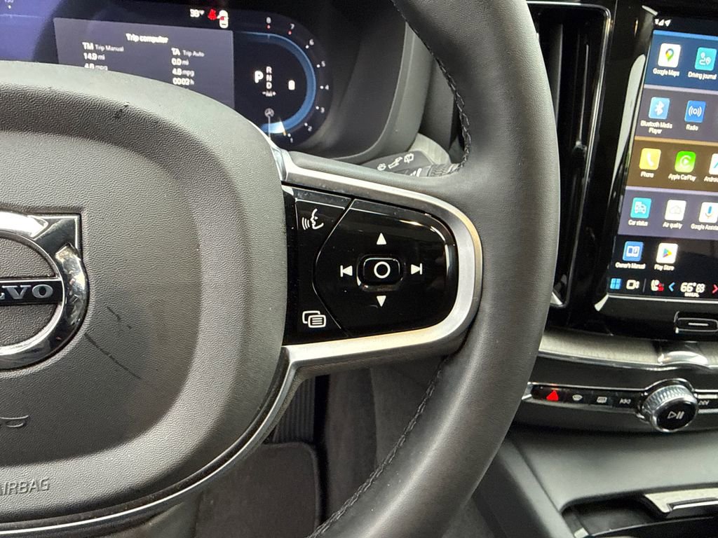 Used 2025 Volvo XC60 B5 Plus image 15