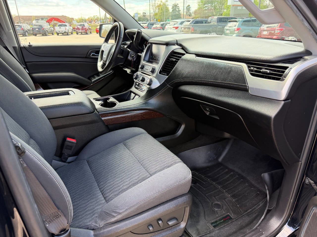 Used 2017 GMC Yukon SLE w/ SLE Value Package AWD/4WD image 16