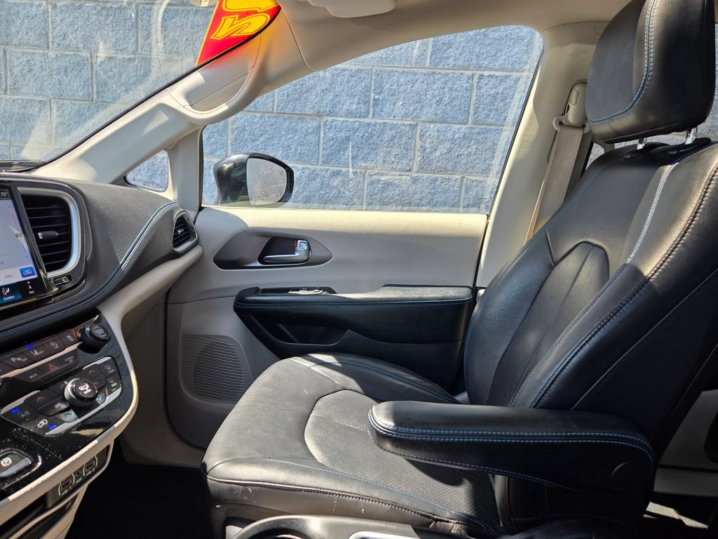 Used 2021 Chrysler Pacifica Touring-L w/ Uconnect Theater Family Group AWD/4WD image 33