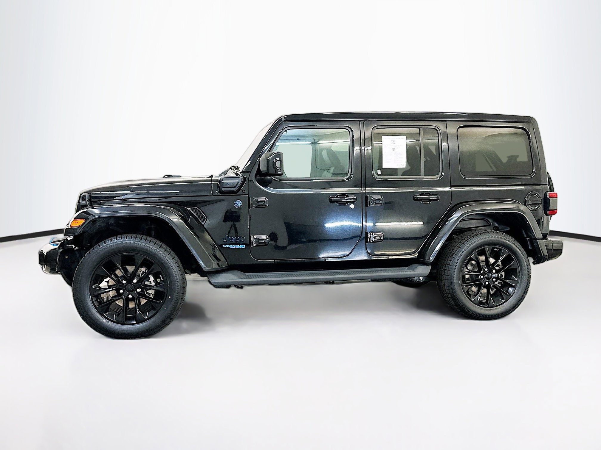 Used 2021 Jeep Wrangler Unlimited Sahara AWD/4WD image 4
