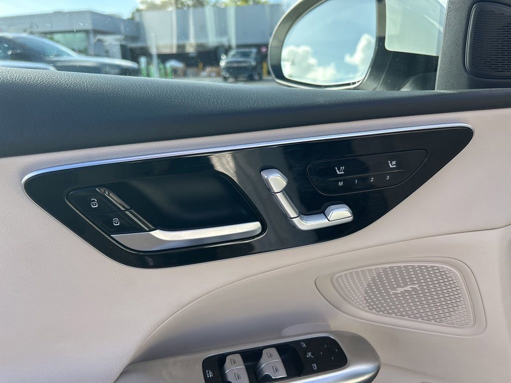 Used 2025 Mercedes-Benz C 300 Sedan image 38