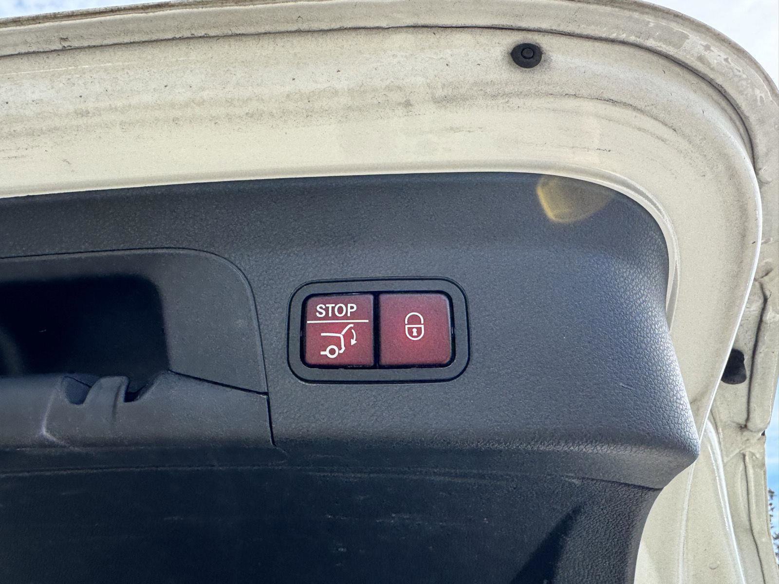 Used 2020 Mercedes-Benz GLC 300 4MATIC Coupe image 22