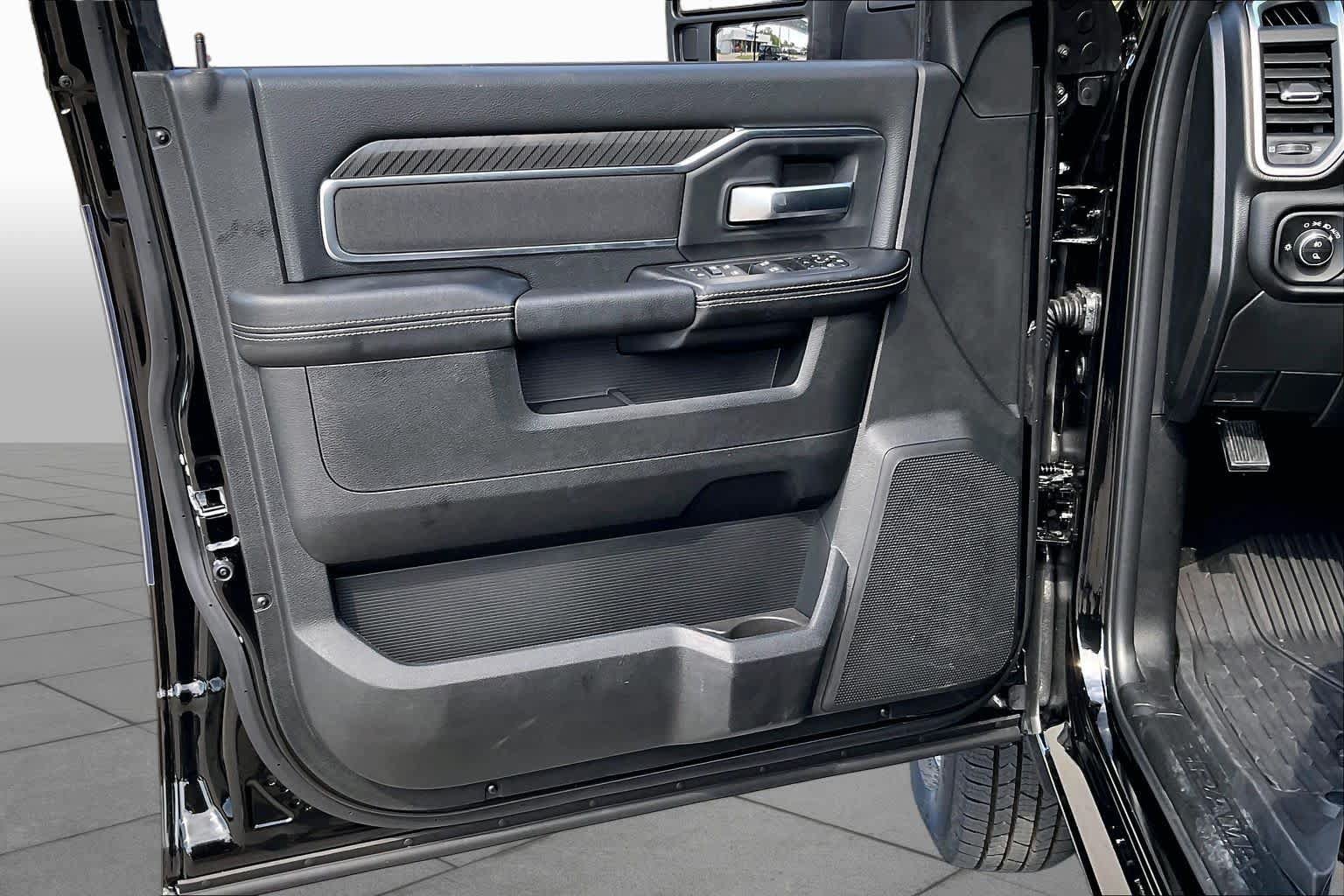 New 2027 RAM 3500 Big Horn AWD/4WD image 10