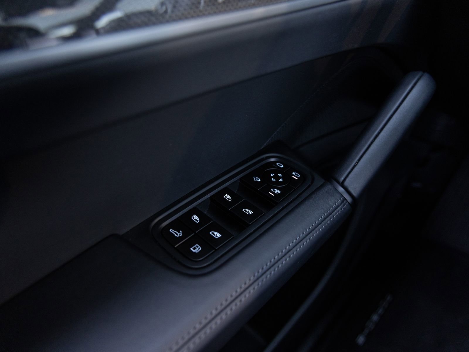 Certified 2026 Porsche Cayenne Turbo image 22