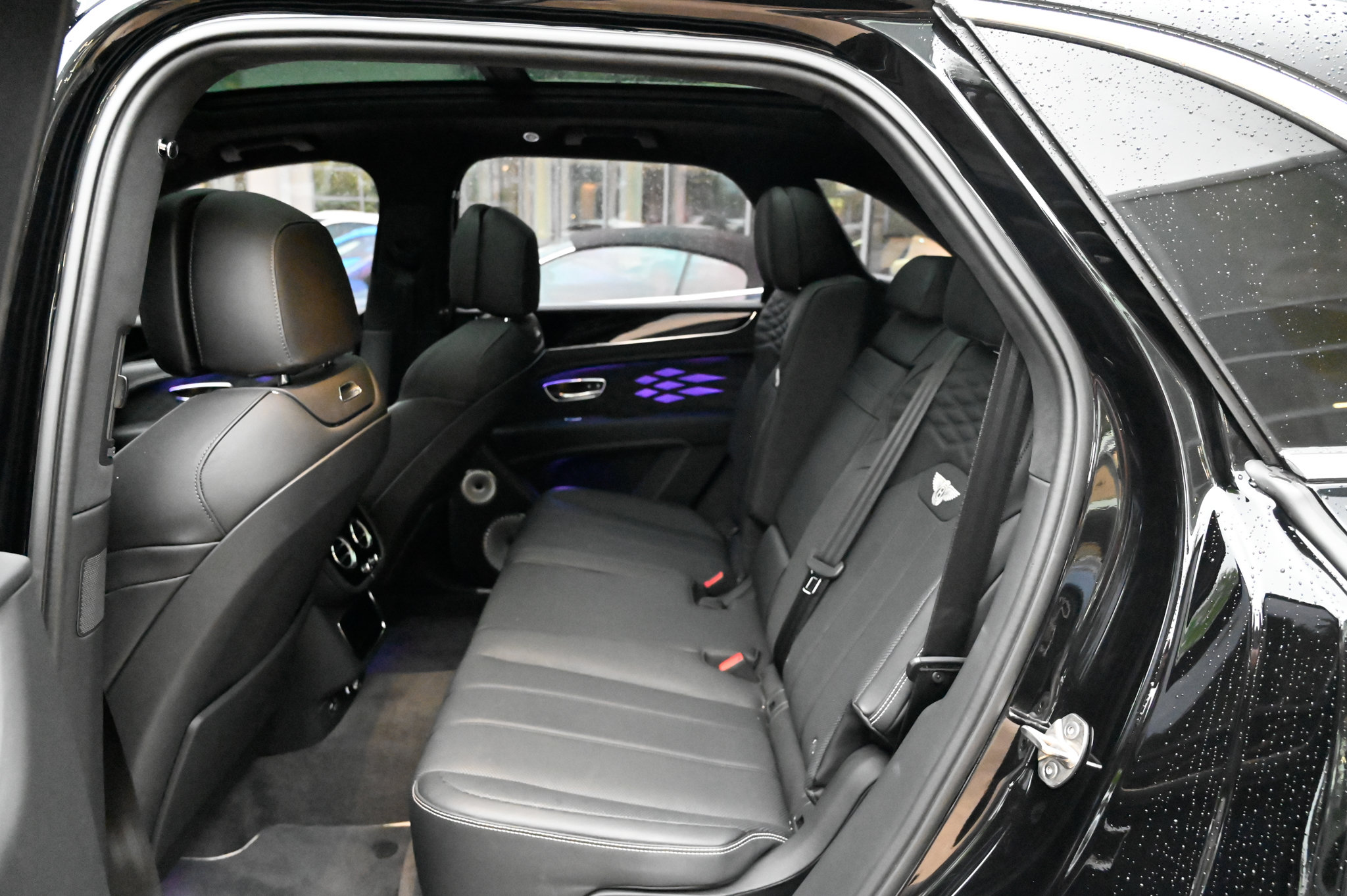 Used 2025 Bentley Bentayga AWD/4WD image 39