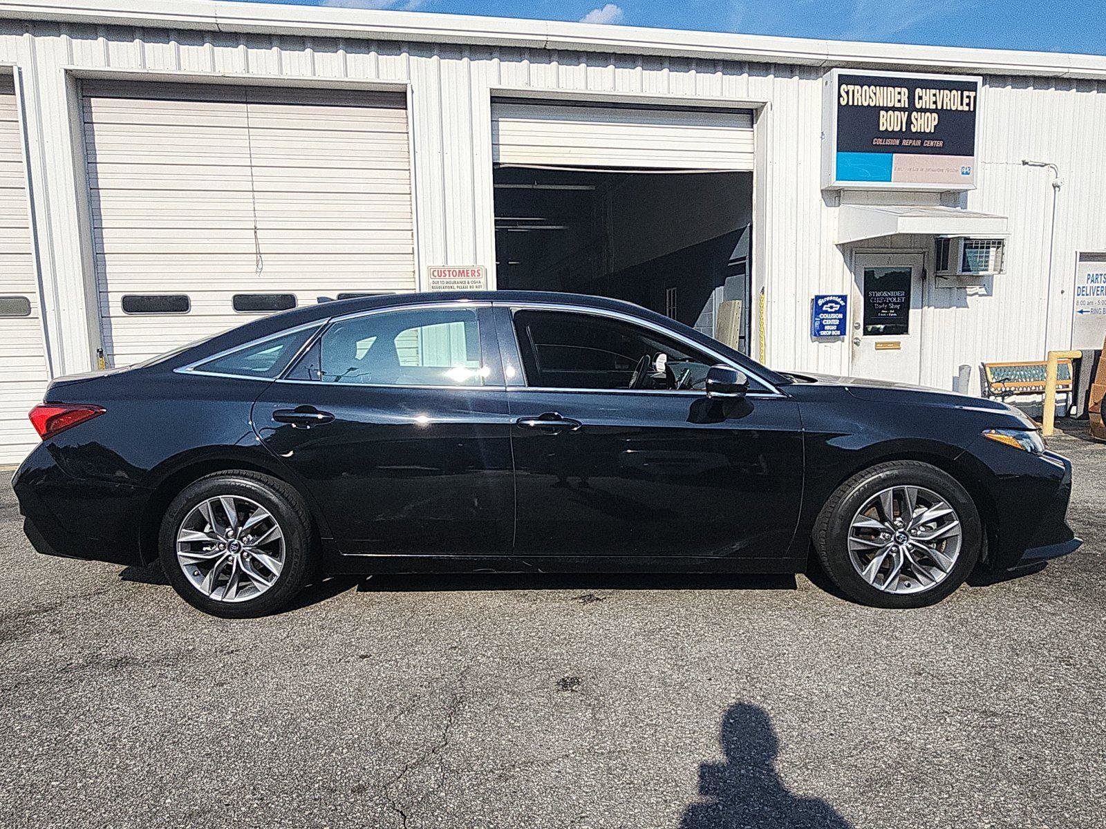 Used 2019 Toyota Avalon XLE w/ Moonroof Package FWD image 6