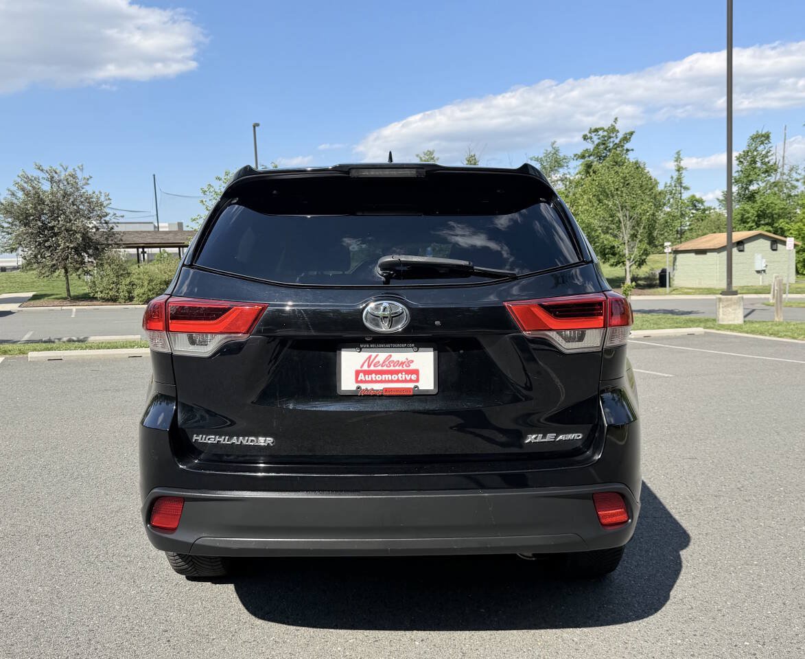 Used 2019 Toyota Highlander XLE AWD/4WD image 4