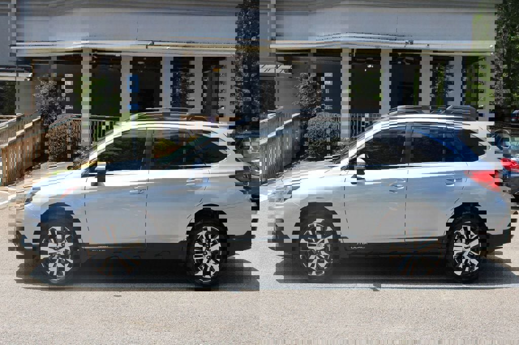 Used 2018 Subaru Outback 2.5i Limited image 4