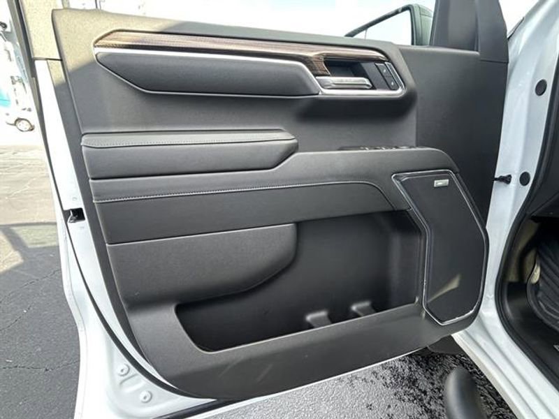 Used 2025 Chevrolet Silverado 1500 LT Trail Boss w/ Convenience Package II AWD/4WD image 30