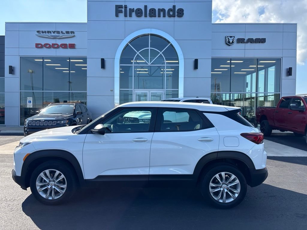Used 2023 Chevrolet TrailBlazer LS AWD/4WD image 2