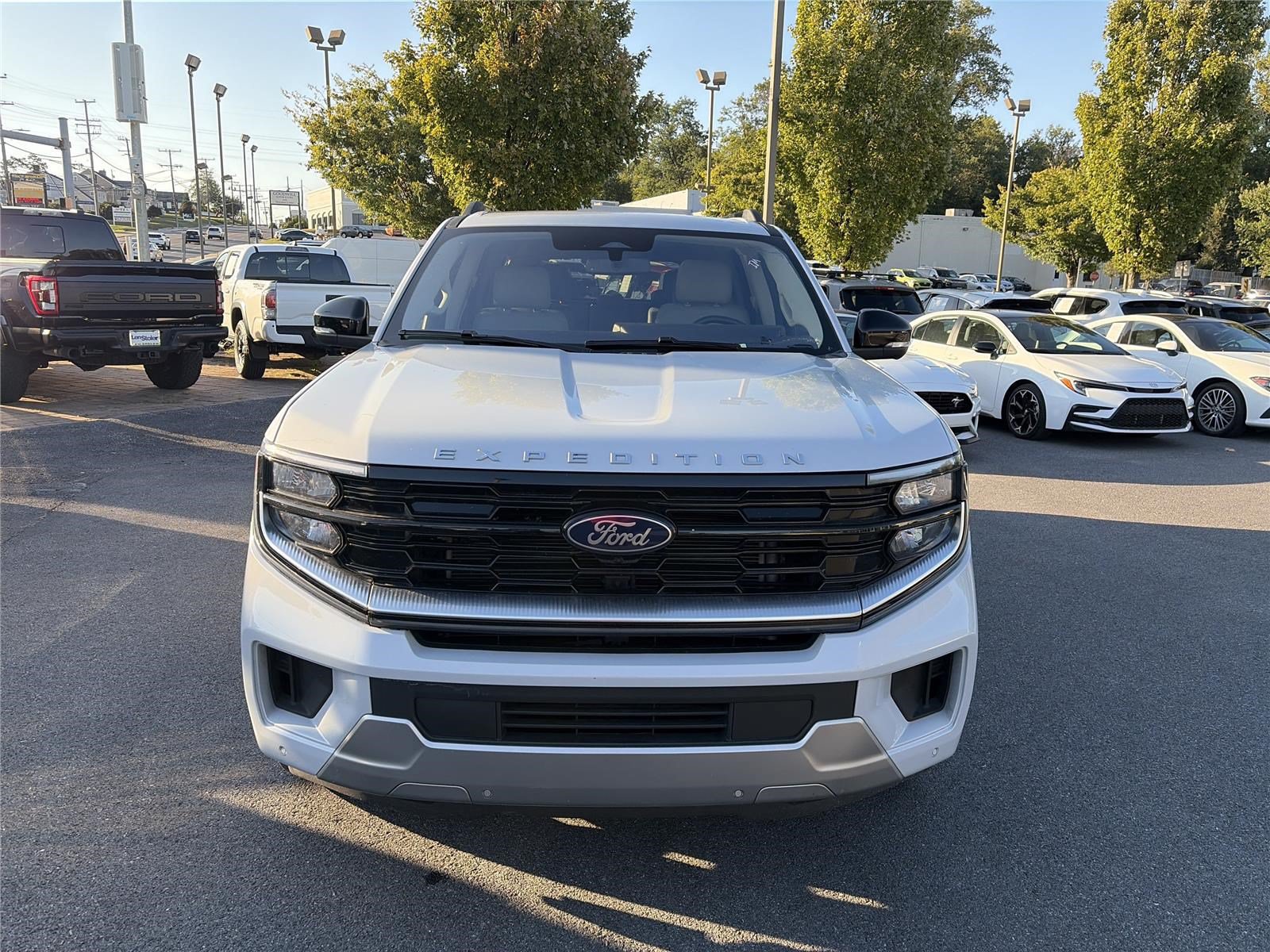 Used 2025 Ford Expedition Max Platinum w/ Driver's Package AWD/4WD image 8