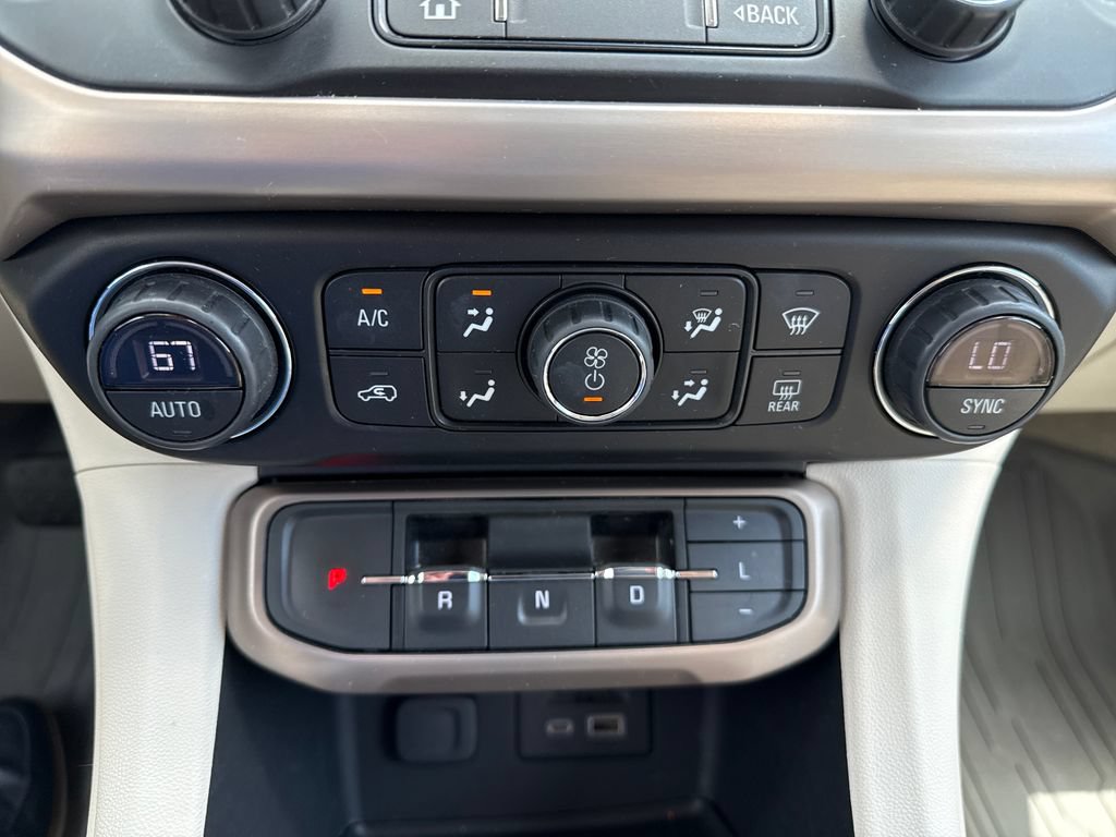 Used 2020 GMC Acadia Denali w/ Technology Package FWD image 16