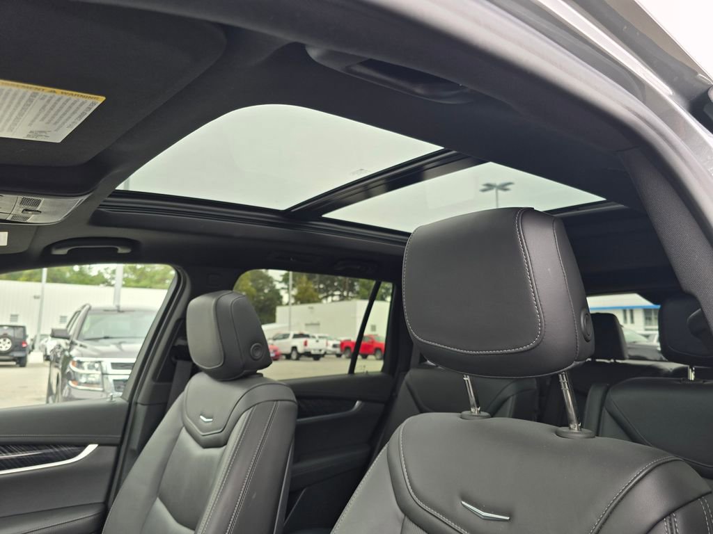 Used 2025 Cadillac XT6 Premium Luxury image 31