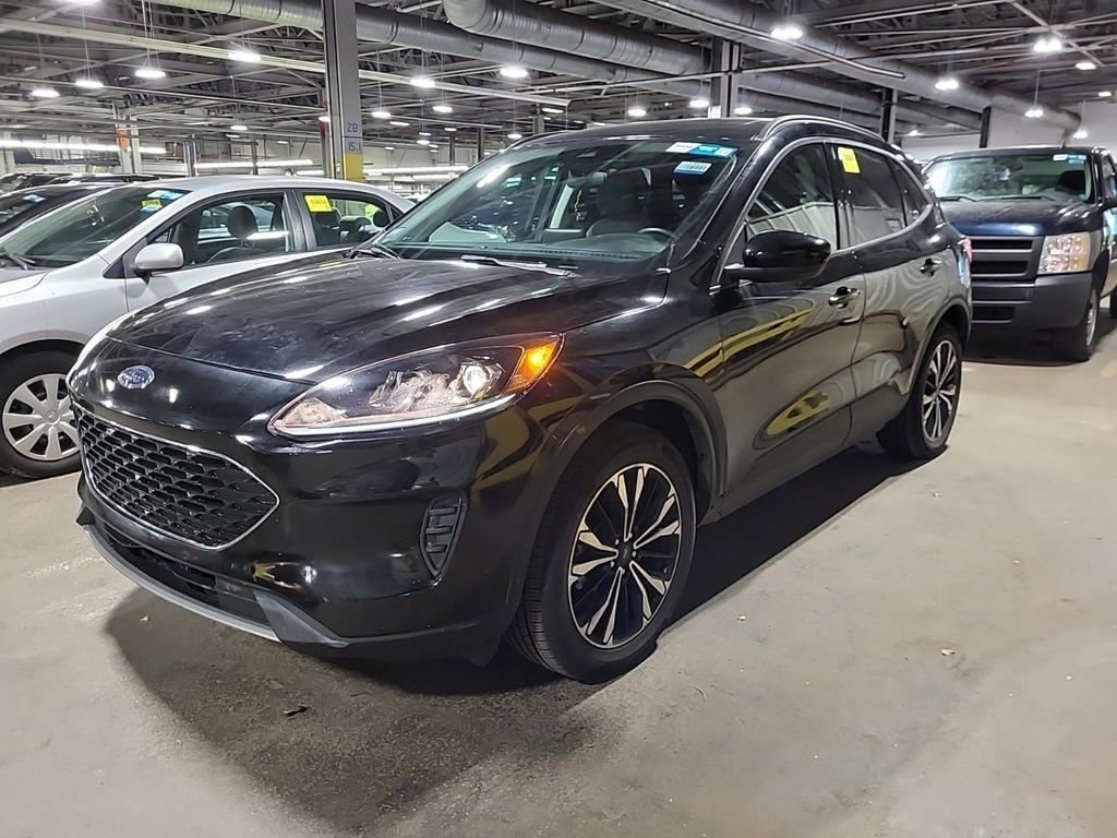 Used 2022 Ford Escape SE w/ SE Sport Appearance Package image 2