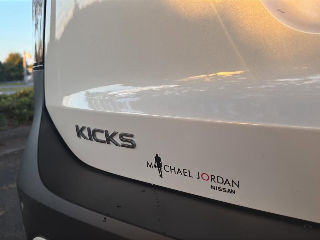 New 2026 Nissan Kicks SR image 14