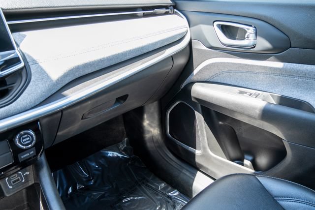 Used 2024 Jeep Compass Latitude AWD/4WD image 31